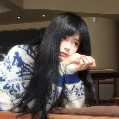 照片里的伴娘